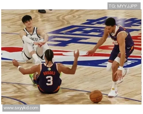 篮球与足球巨星同框对决精彩瞬间引发球迷热议 篮球与足球巨星同框对决精彩瞬间引发球迷热议